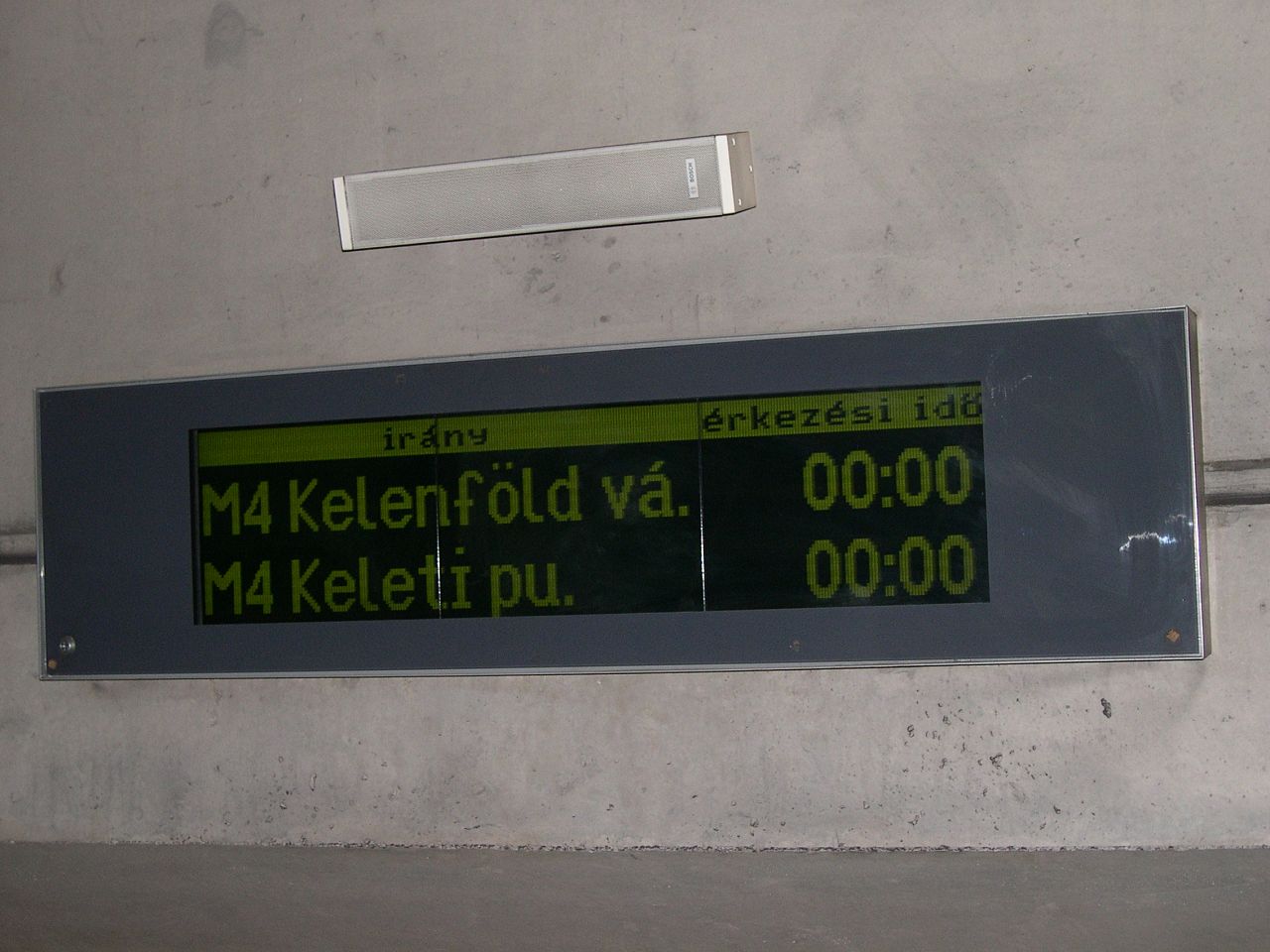 Kafka felült a 4-es metróra
