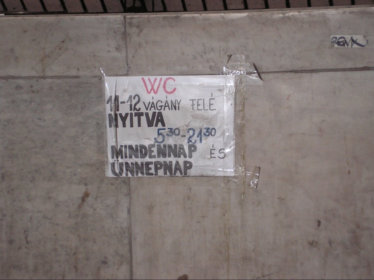 Vécés problémák a fővárosban, avagy ha menni kell, akkor menni kell