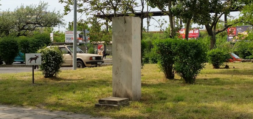 ’89-ben tűnt el a szobor, a talapzatot most szállították el