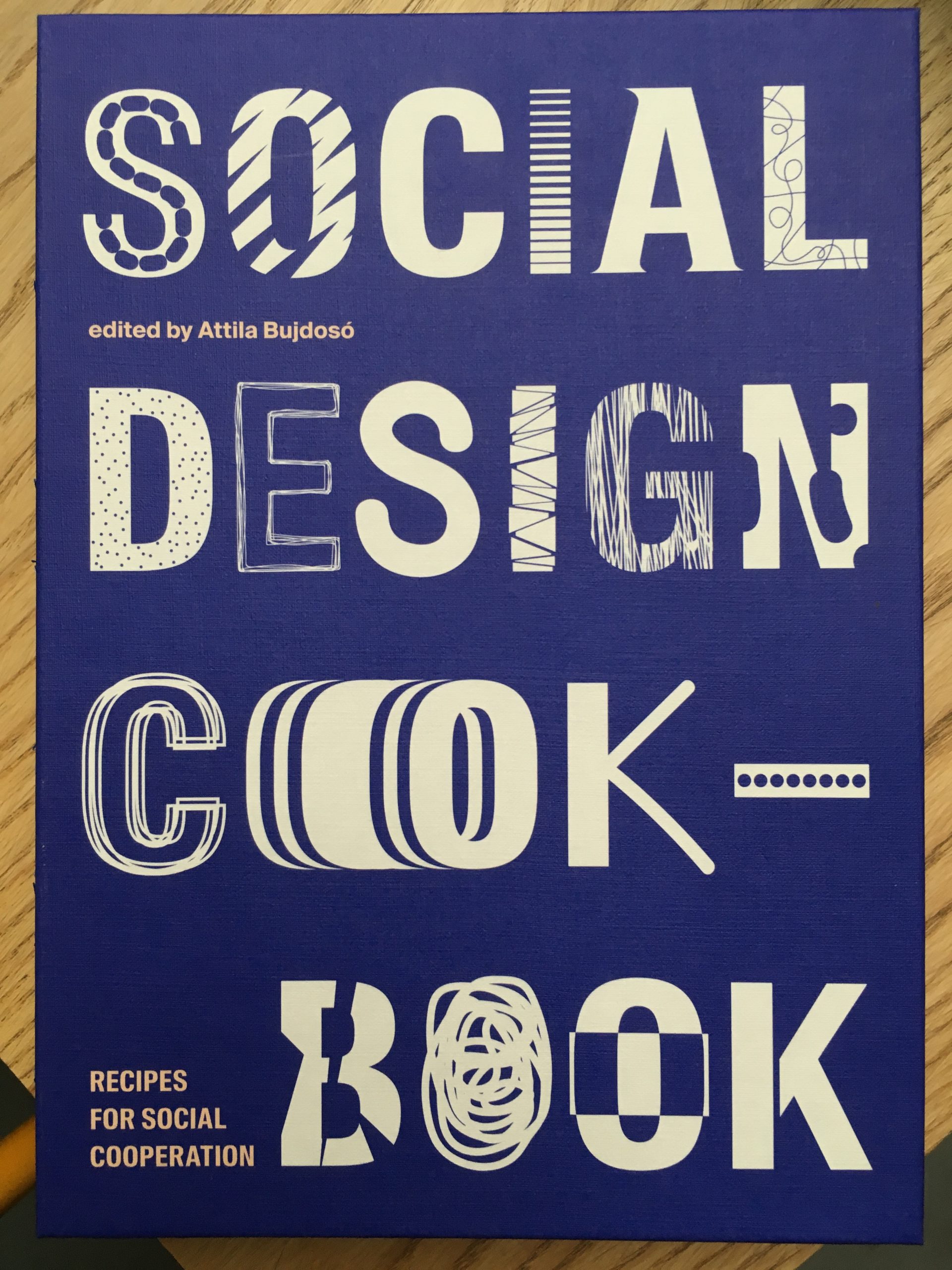 A cél: egy új demokráciához adni útmutatót