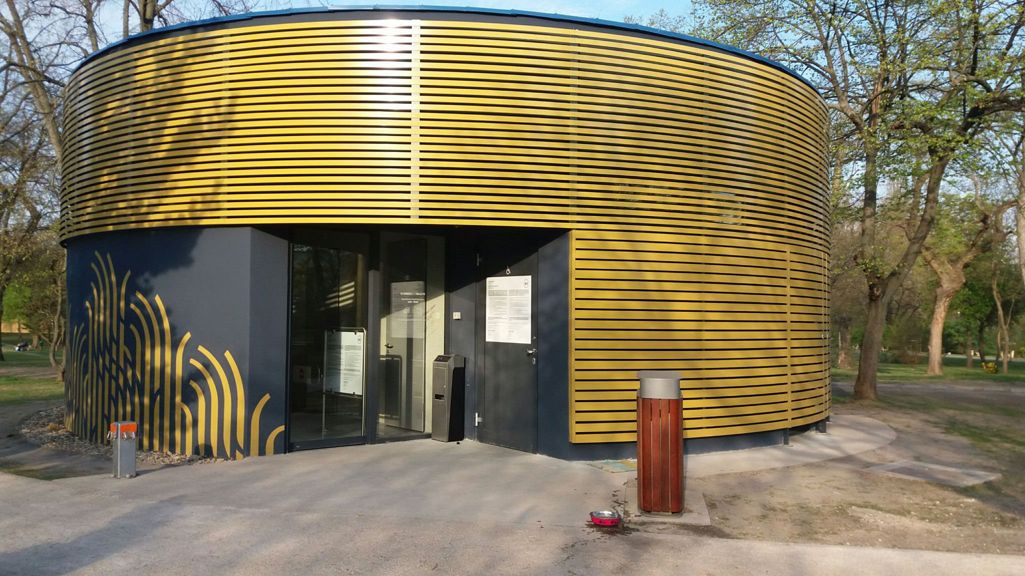 Ilyen is van: szuper WC a Városligetben