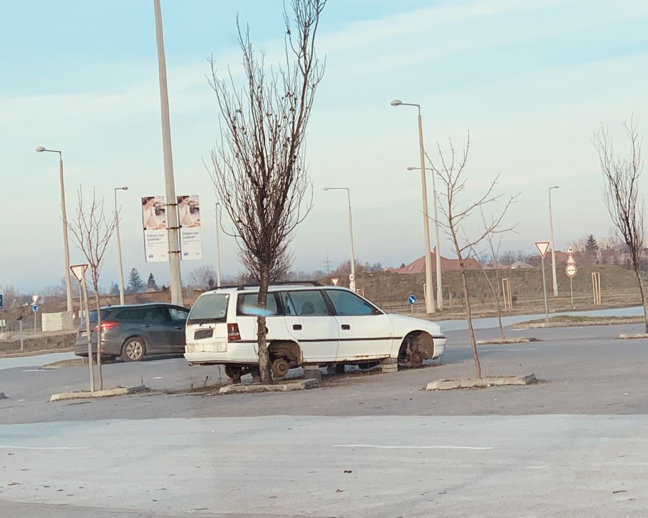 A debreceni roncs, ami nem kell senkinek, de még az illetékeseknek sem