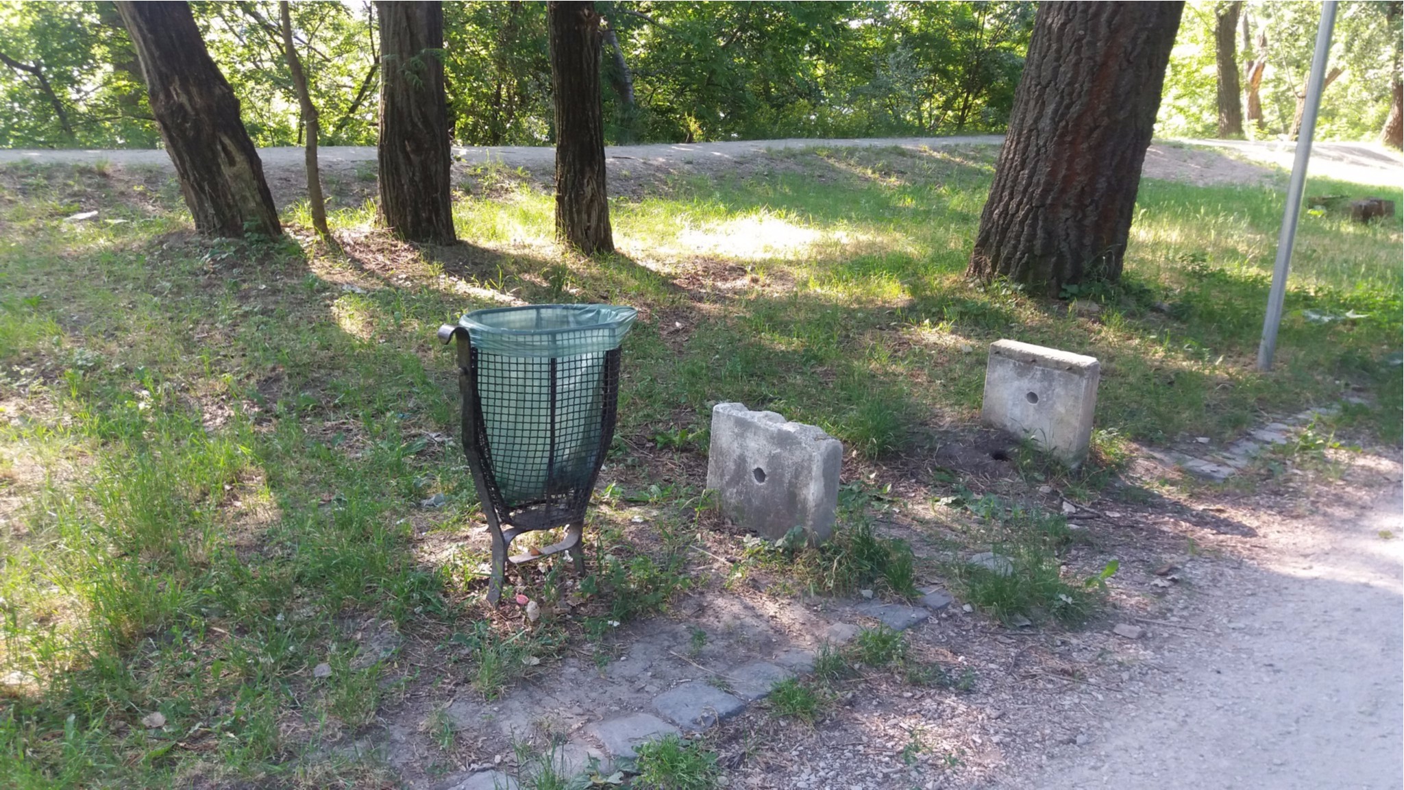 nincs hová leülni a Hajógyári szigeten