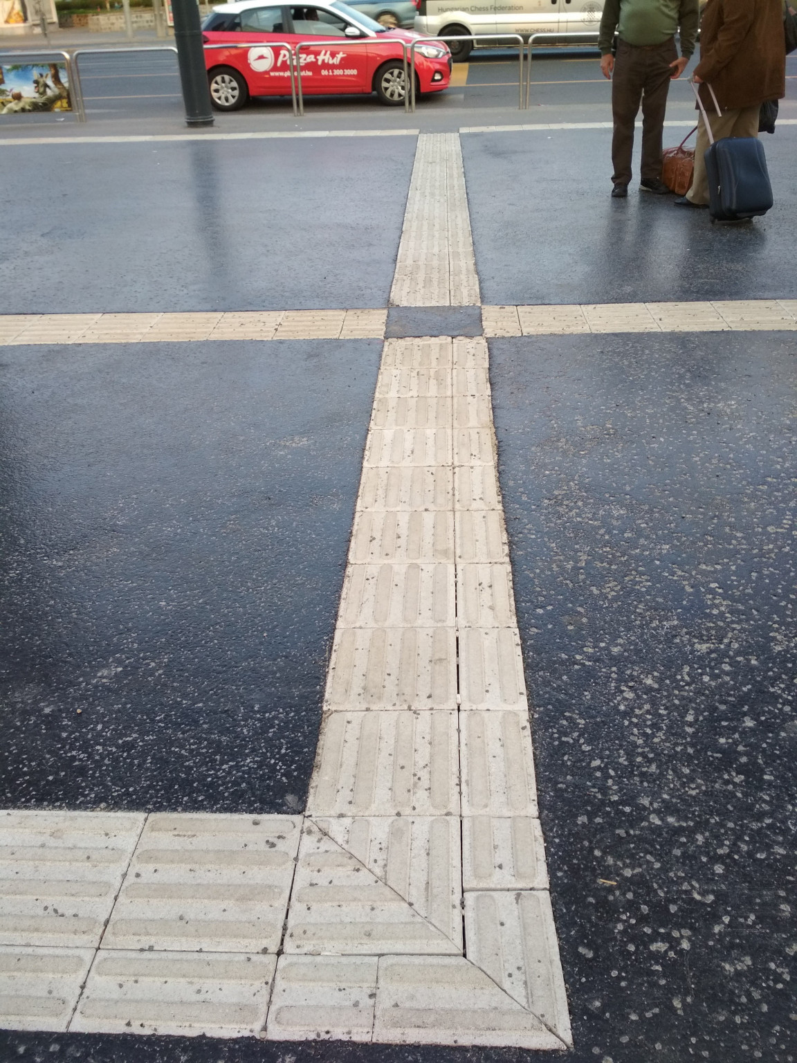 Másfél. Se több, se kevesebb. 