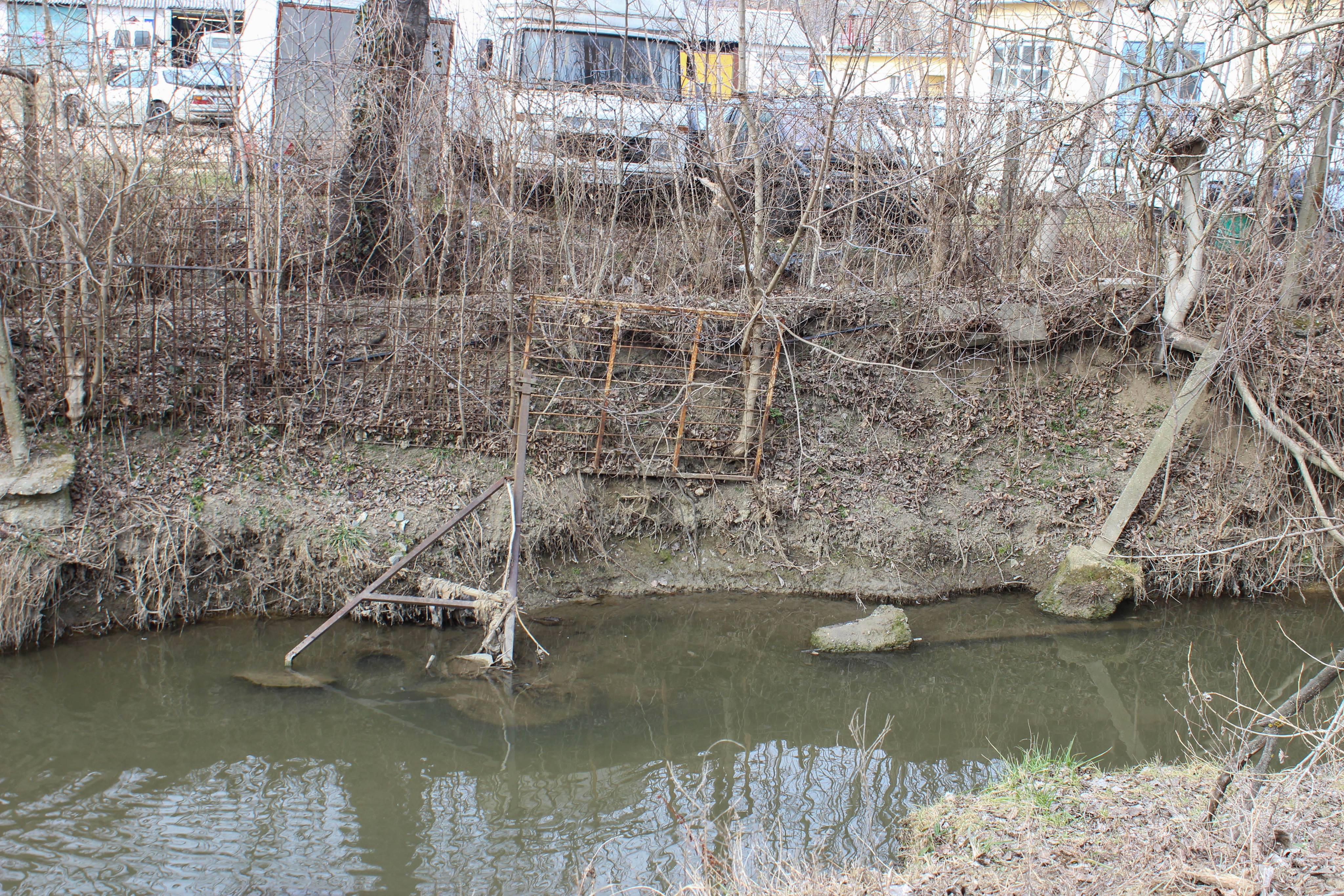 nem bírja a kerítés a kiképzést