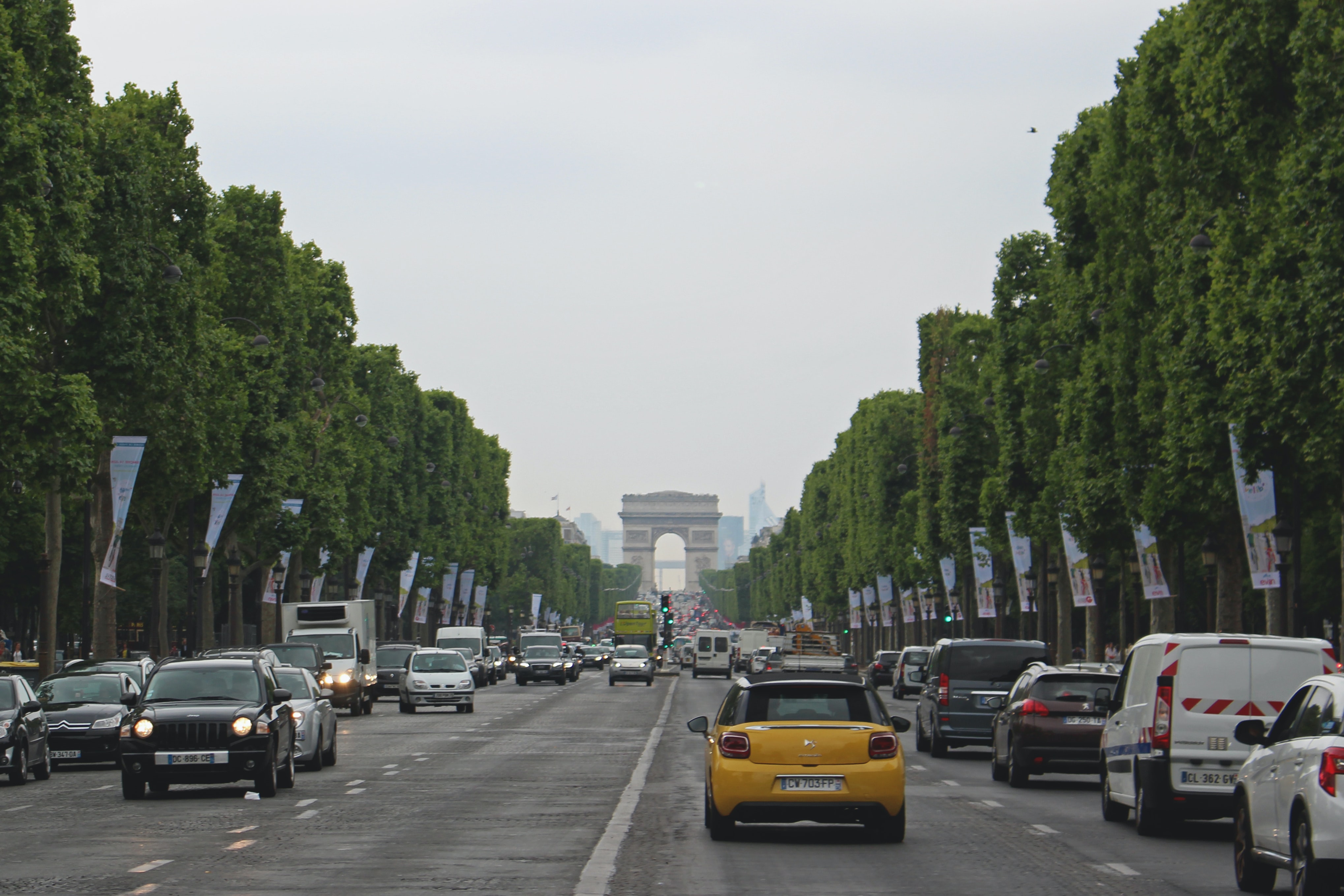 champs-elysees1.jpg