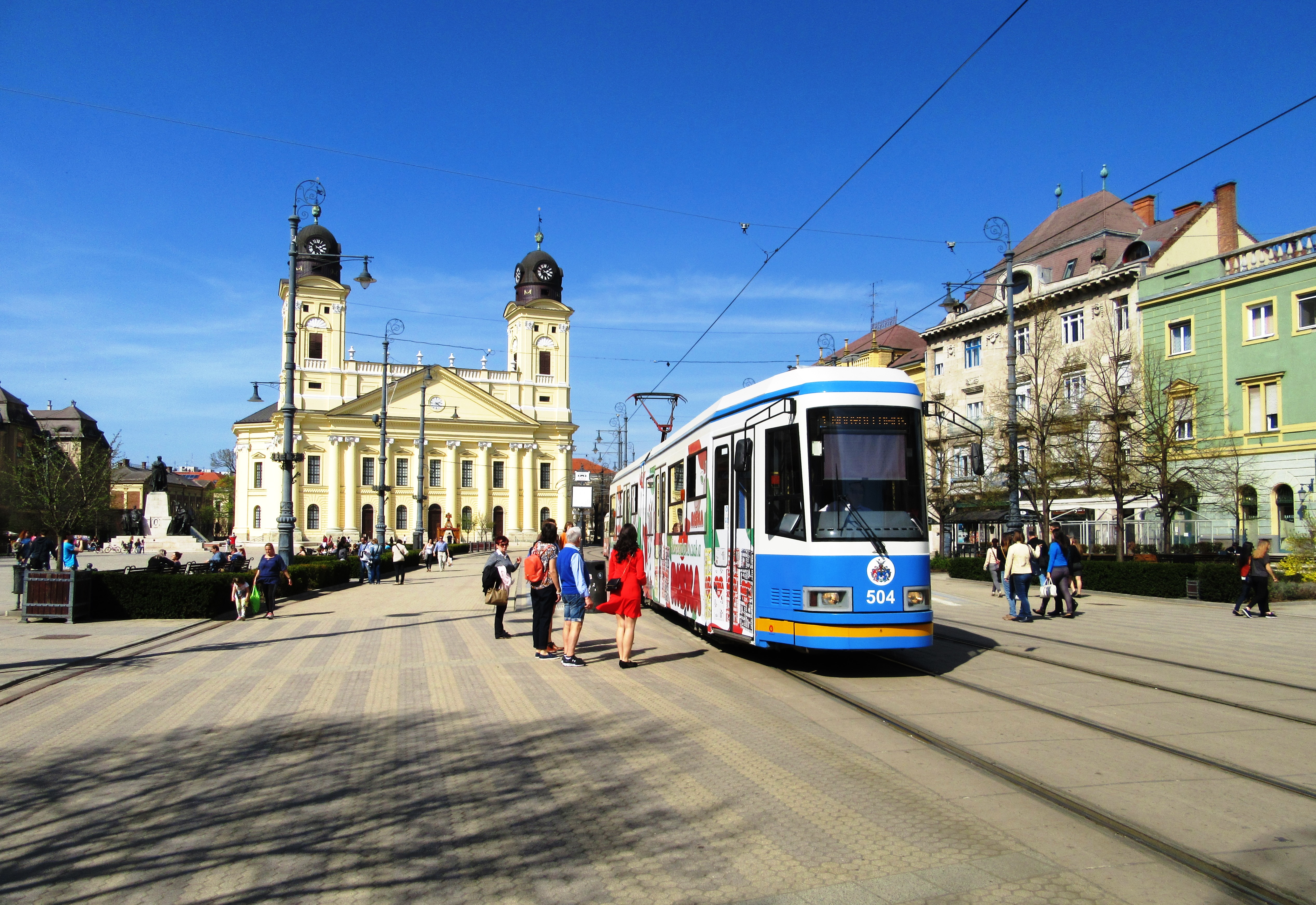 debrecen_kcsv6_504_villamos_kossuth_te_r_nagytemplom.jpg