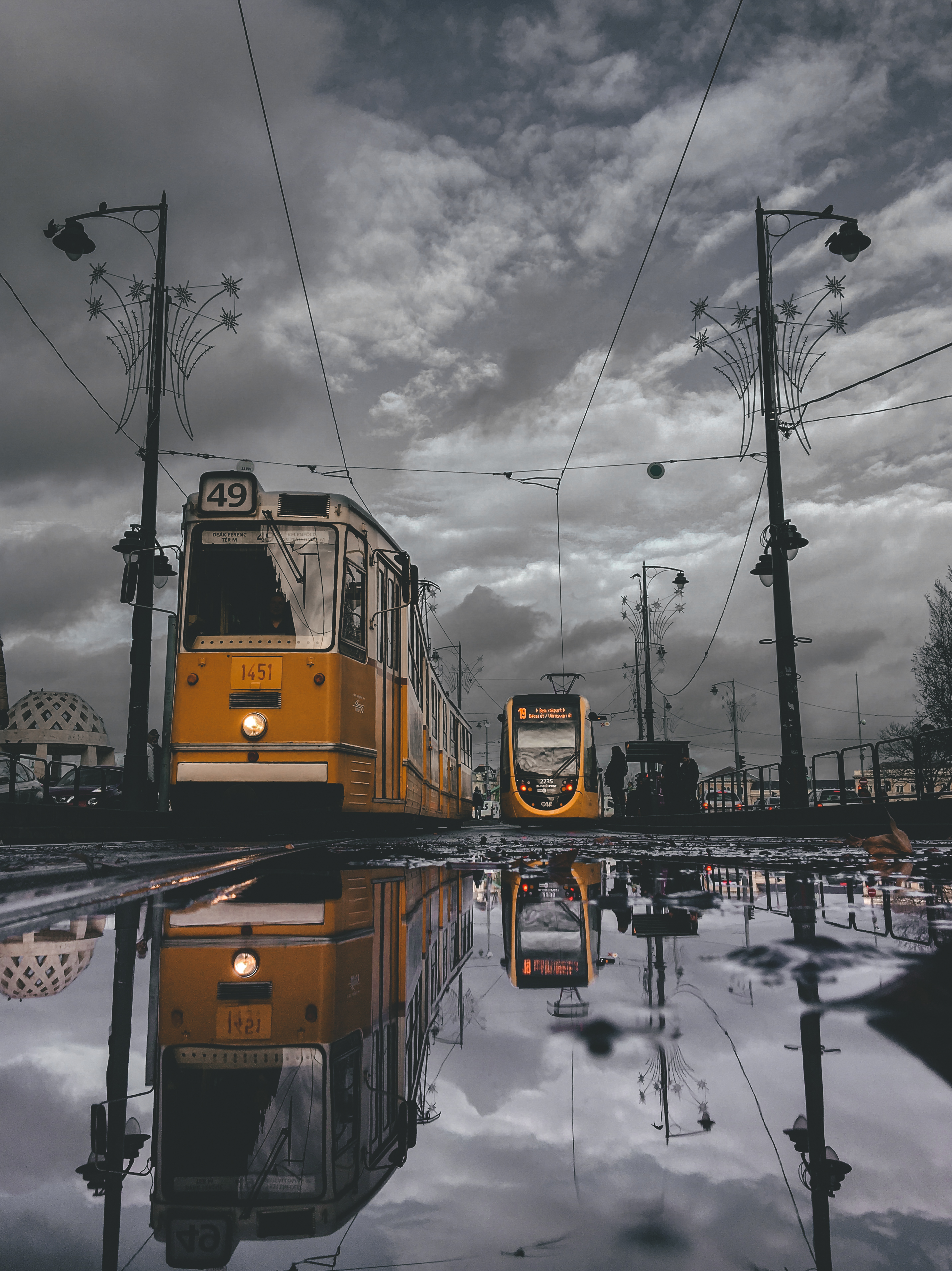 <br />Gellért tér: Ez a villamosmegálló a pocsolyáival mindig inspirál egy jó puddlegram-ra, Ezt a helyszínt és szöget már többször meglőttem, mondjuk mindig más típusú villamosokkal, de ez a kedvencem a három közül.<br />