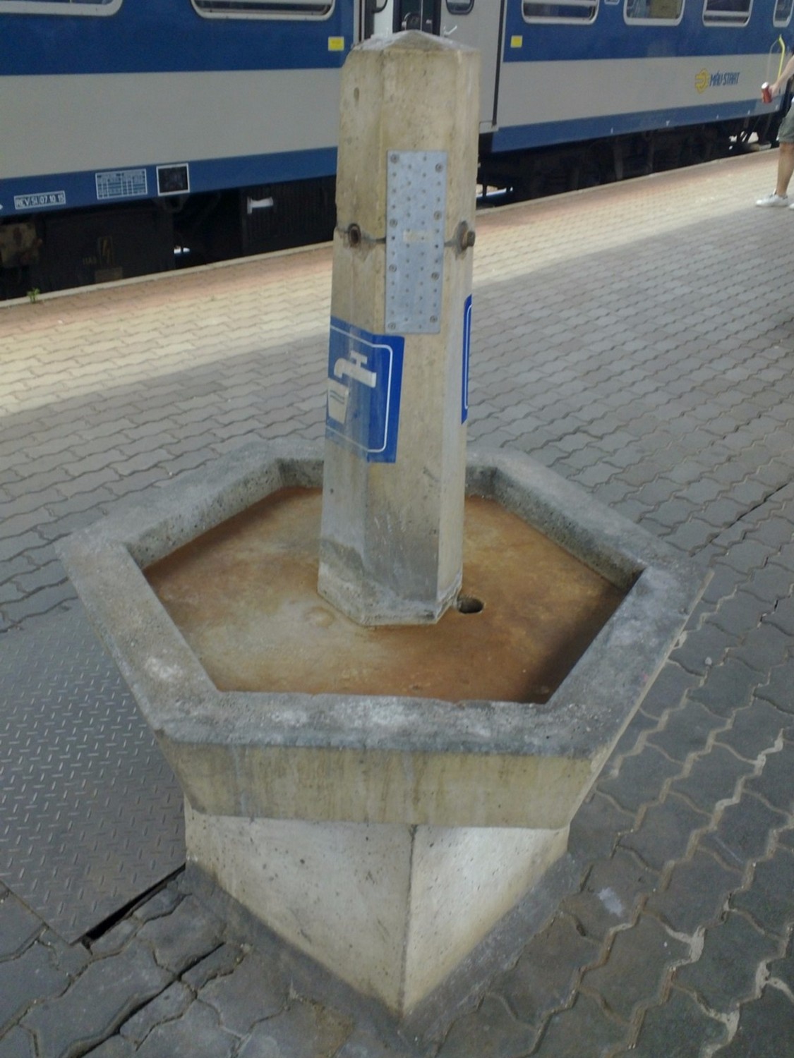 Csontszáraz ivókút a Déli pályaudvaron, 2017. szeptember 7. jarokelo.hu/23834
