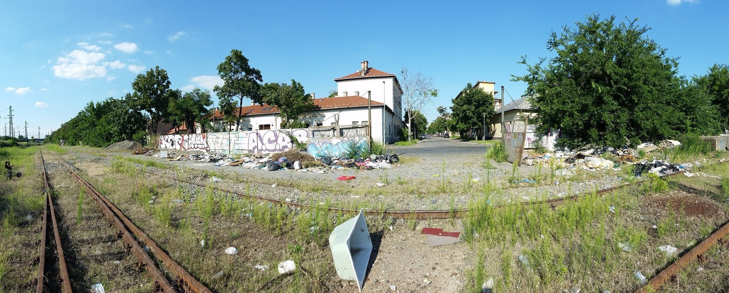 Illegális szemétlerakat a vágány mellett, a Korponai utcánál, 2016. augusztus 9. jarokelo.hu/14084 (Fotó: Somodi-Nagy Szabolcs)